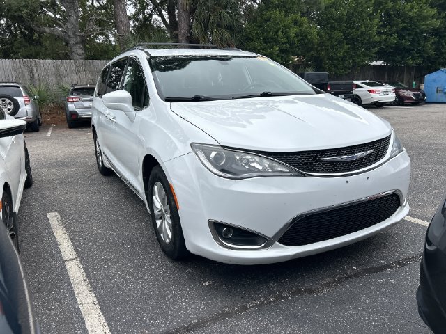 Used 2019 Chrysler Pacifica Touring-L FWD image 6