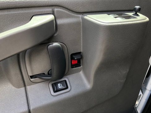 Used 2023 GMC Savana 2500 w/ Driver Convenience Package image 17