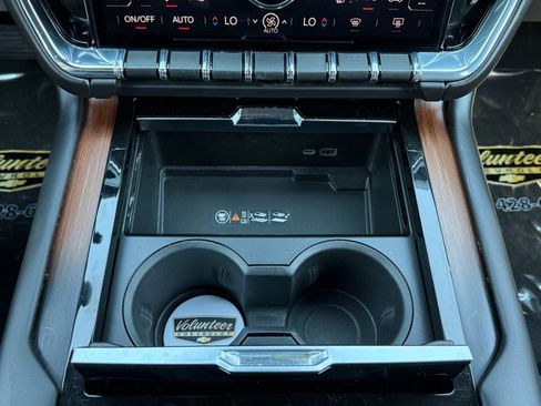 Used 2025 GMC Yukon Denali AWD/4WD image 19