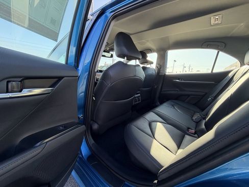 Used 2020 Toyota Camry XLE image 17