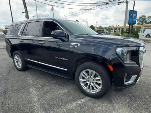 Used 2023 GMC Yukon SLT AWD/4WD image 2