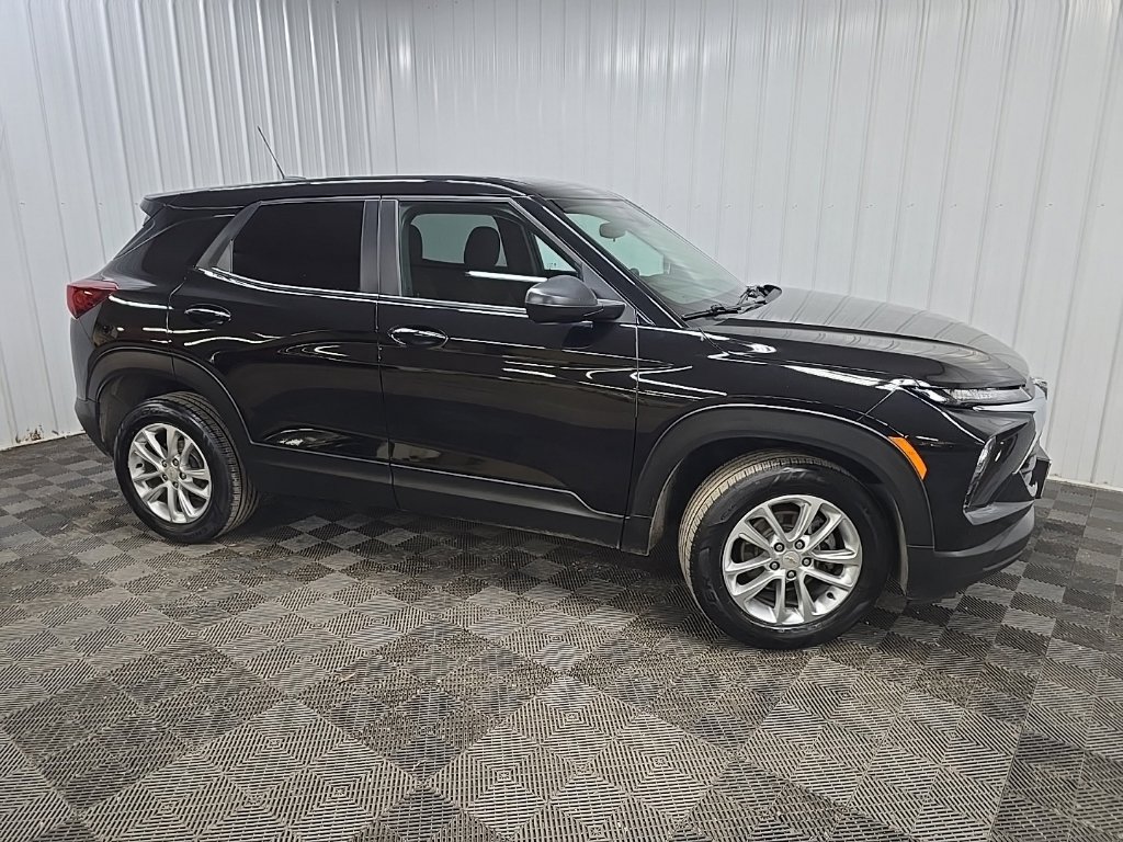 Used 2025 Chevrolet TrailBlazer LS w/ LS Convenience Package AWD/4WD image 1
