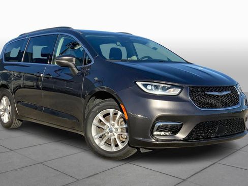 Used 2021 Chrysler Pacifica Touring image 2