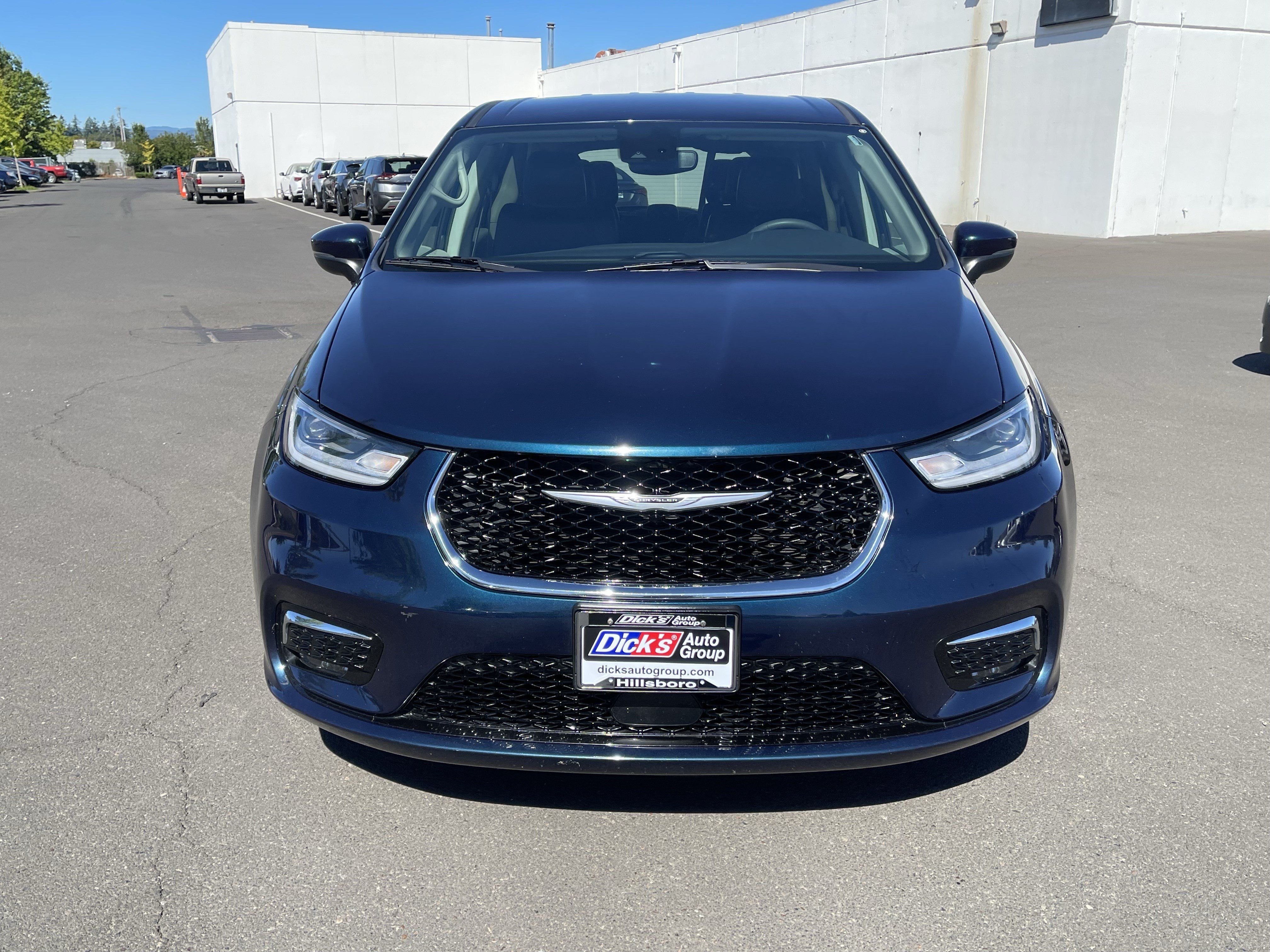 Used 2023 Chrysler Pacifica Touring-L FWD image 8