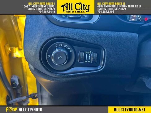 Used 2015 Jeep Renegade Latitude w/ Popular Equipment Group AWD/4WD image 29