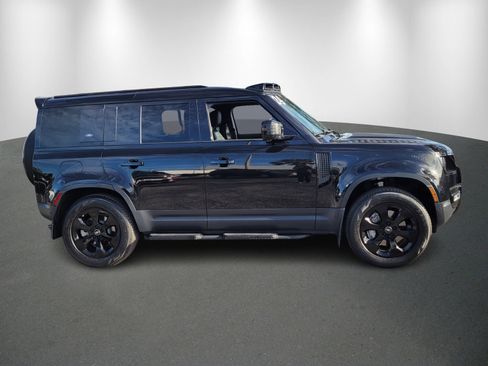Used 2024 Land Rover Defender 110 S image 8