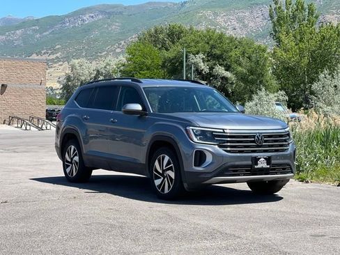 Used 2024 Volkswagen Atlas SE AWD/4WD image 1