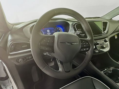 New 2026 Chrysler Pacifica Limited w/ S Appearance Package FWD image 15