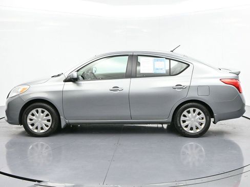 Used 2013 Nissan Versa SV w/ Convenience Pkg image 4