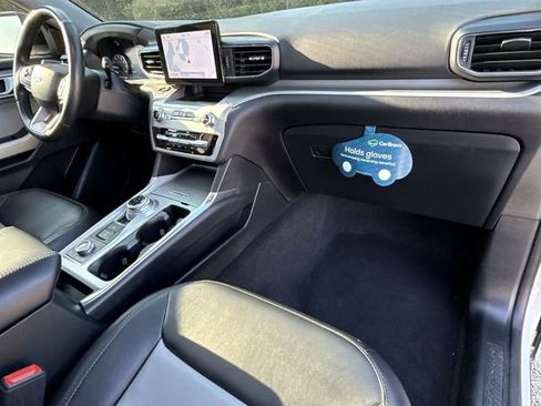 Used 2022 Ford Explorer XLT w/ Equipment Group 202A image 29