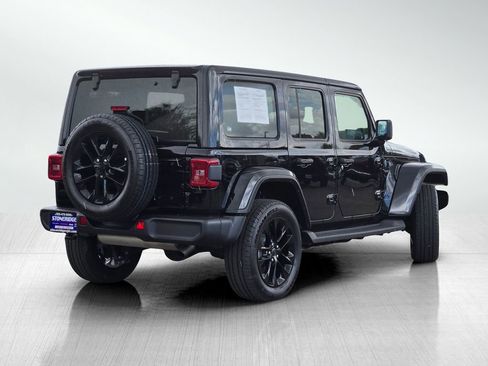Used 2025 Jeep Wrangler Unlimited Sahara AWD/4WD image 4
