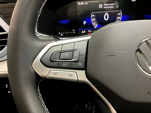 New 2026 Volkswagen Taos SE image 17