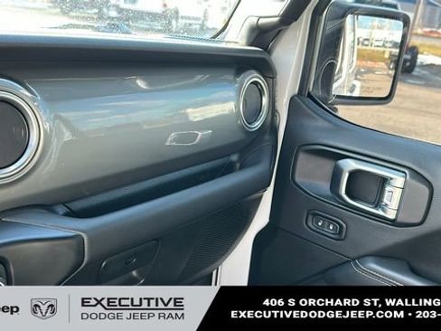 Used 2022 Jeep Wrangler Unlimited Sahara w/ Cold Weather Group image 18