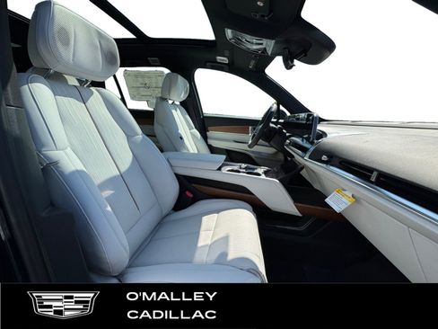 New 2026 Cadillac Vistiq Luxury w/ LPO, Floor Liner Package image 14