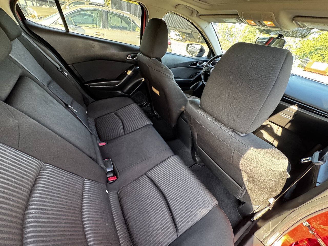 Used 2014 MAZDA MAZDA3 i Touring w/ Moonroof Package 1 FWD image 17