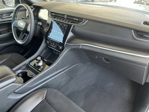 Used 2024 Jeep Grand Cherokee Altitude AWD/4WD image 20