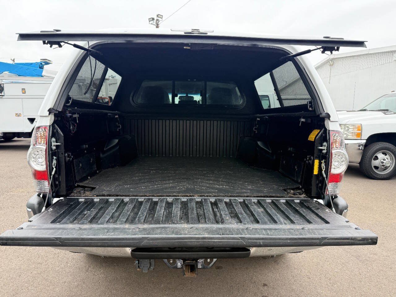 Used 2012 Toyota Tacoma 4x4 Double Cab w/ SR5 Pkg image 10