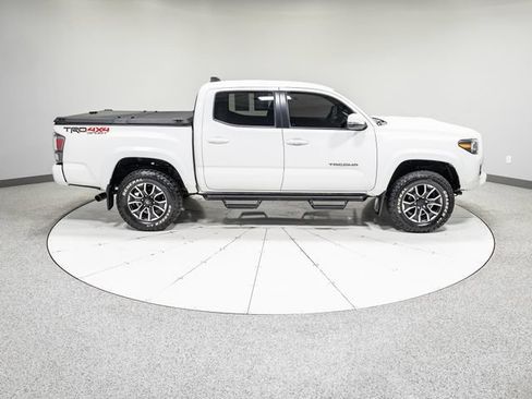 Used 2022 Toyota Tacoma TRD Sport w/ Technology Package AWD/4WD image 30