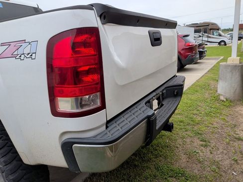 Used 2009 GMC Sierra 1500 SLE w/ Regional Value Package AWD/4WD image 6