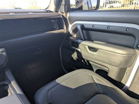 Used 2023 Land Rover Defender 110 V8 image 15