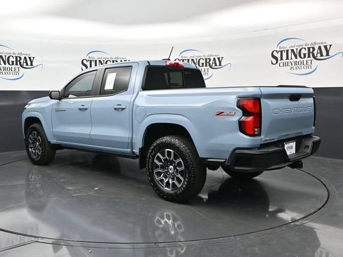 Used 2025 Chevrolet Colorado Z71 w/ Technology Package AWD/4WD image 5