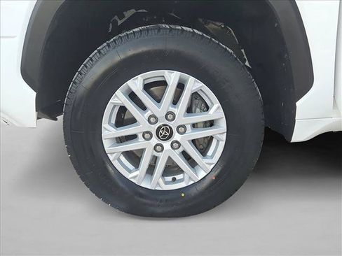 Used 2023 Toyota Tundra SR5 w/ SR5 Convenience Package AWD/4WD image 23