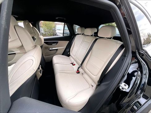 Used 2025 Mercedes-Benz GLC 350e 4MATIC image 27