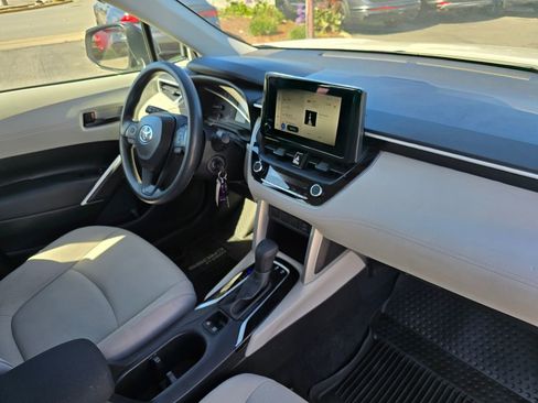 Used 2025 Toyota Corolla Cross L image 10