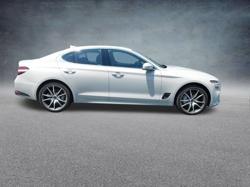 Used 2025 Genesis G70 2.5T AWD/4WD image 2