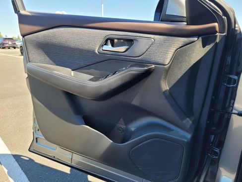 Used 2023 Nissan Rogue SV FWD image 25