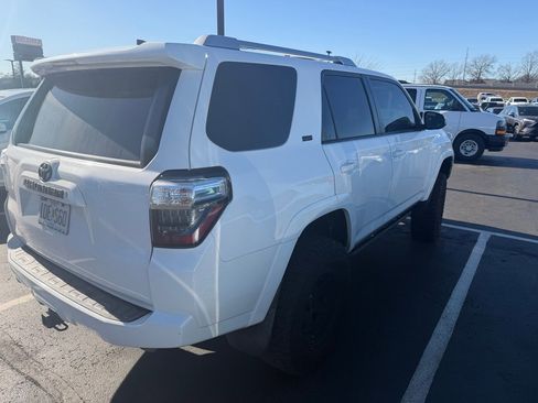 Used 2018 Toyota 4Runner SR5 Premium image 8