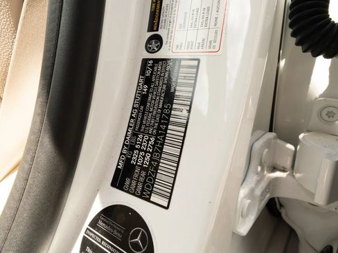 Used 2017 Mercedes-Benz E 300 image 57