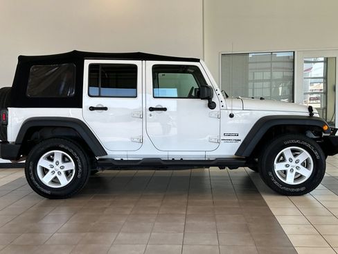 Used 2018 Jeep Wrangler Unlimited Sport S AWD/4WD image 3