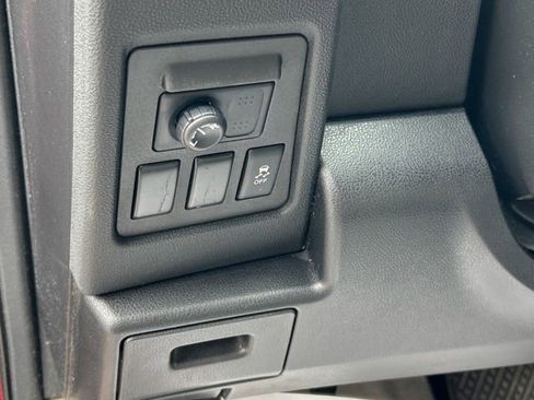 Used 2012 Nissan Rogue SV FWD image 31