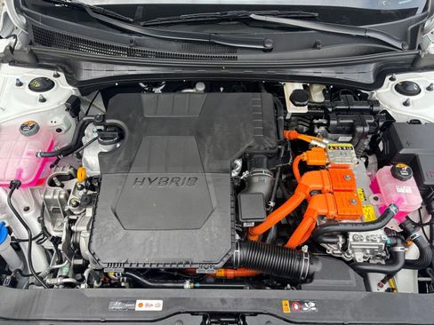 Used 2025 Hyundai Elantra Limited image 28