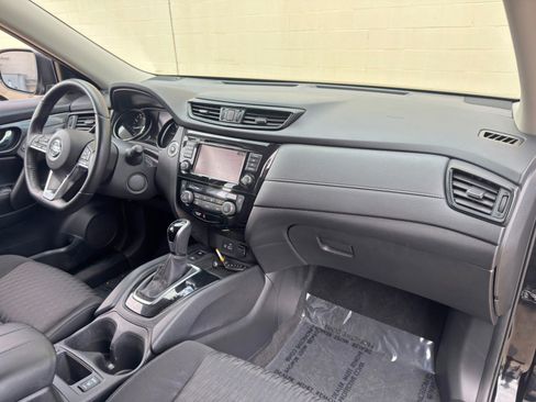 Used 2019 Nissan Rogue SV w/ Premium Package FWD image 13