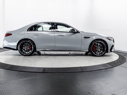 Used 2025 Mercedes-Benz E 53 AMG e 4MATIC Sedan image 36