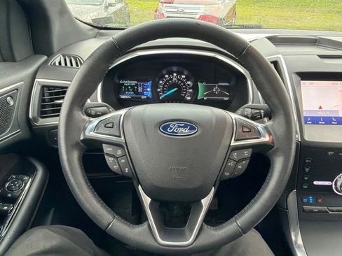 Used 2020 Ford Edge Titanium w/ Equipment Group 301A AWD/4WD image 17