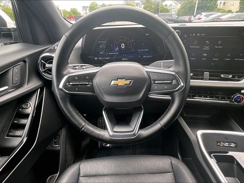 Used 2025 Chevrolet Equinox LT w/ Convenience Package II AWD/4WD image 5