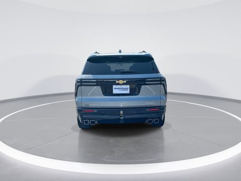 Used 2026 Chevrolet Traverse High Country w/ LPO, Floor Liner Package FWD image 8