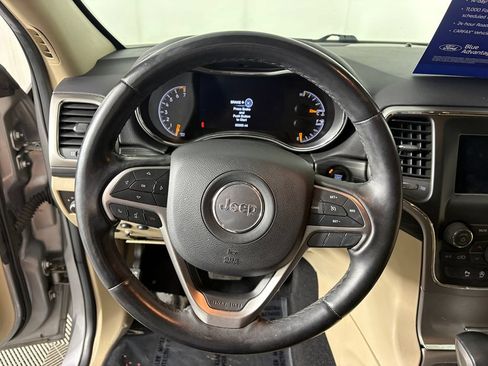 Used 2019 Jeep Grand Cherokee Laredo AWD/4WD image 16