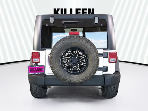 Used 2015 Jeep Wrangler Unlimited Rubicon w/ Connectivity Group AWD/4WD image 6