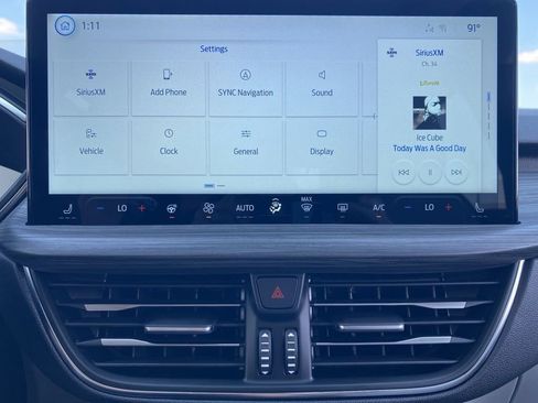 New 2025 Ford Escape SE w/ PHEV Premium Package FWD image 30