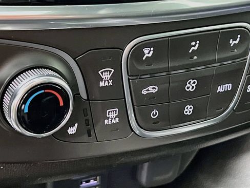 Certified 2022 Chevrolet Traverse LT w/ LT Premium Package AWD/4WD image 20