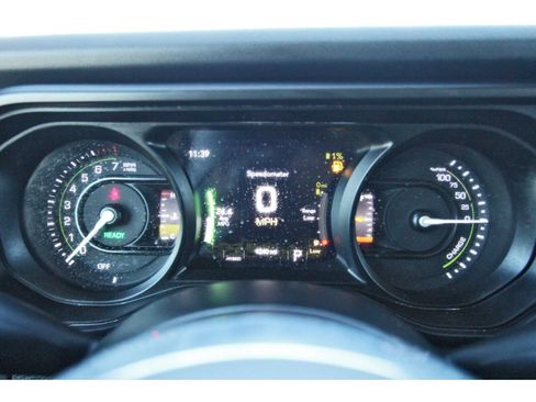 Used 2024 Jeep Wrangler Unlimited Sahara w/ Safety Group image 17