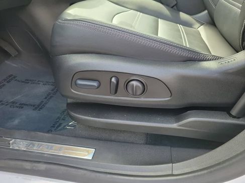 Used 2023 GMC Terrain Denali w/ Denali Premium Package AWD/4WD image 18