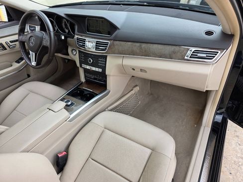 Used 2016 Mercedes-Benz E 350 4MATIC Sedan image 24