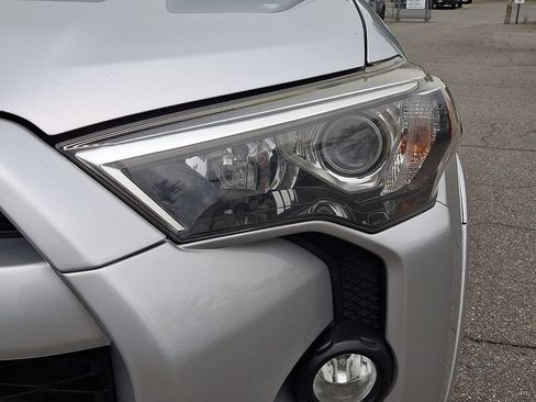 Used 2016 Toyota 4Runner SR5 Premium AWD/4WD image 9