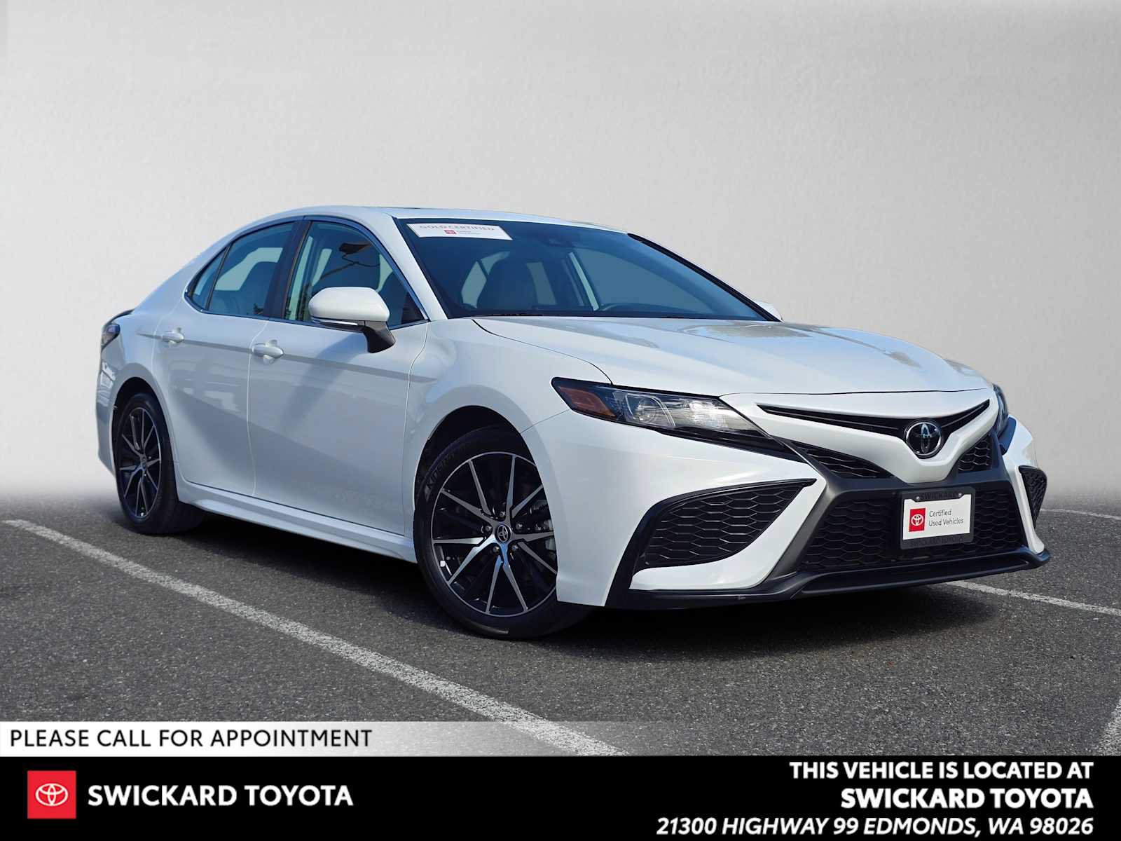 Used 2024 Toyota Camry SE AWD/4WD image 1