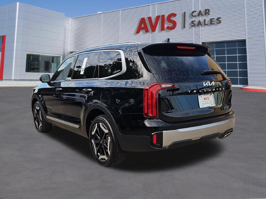Used 2025 Kia Telluride S FWD image 9